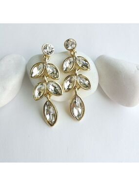 Crystal chandelier earrings in gold tone 🆕